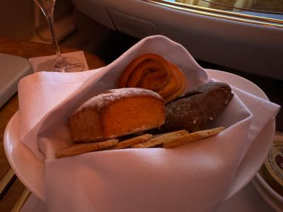 Emirates First Class - Brotkorb