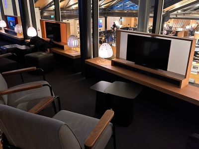 SWISS Senator Lounge Zürich - Entertainment