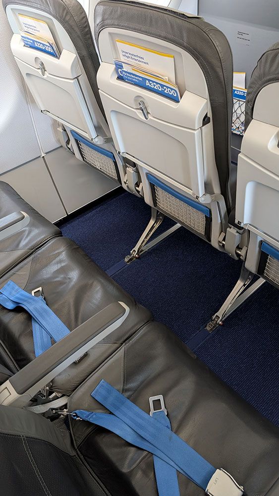 76 cm Sitzabstand in der Business Class von Discover Airlines im A320