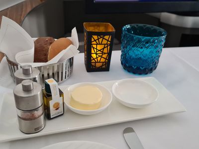 Brot mit Öl in der Qatar Airways First Class