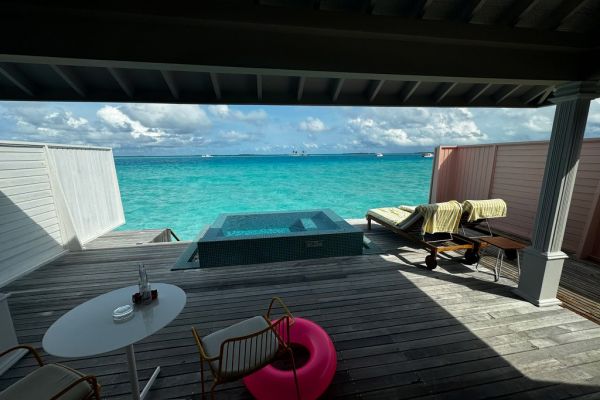 Das Zimmer im Standard Maldives - Terrasse