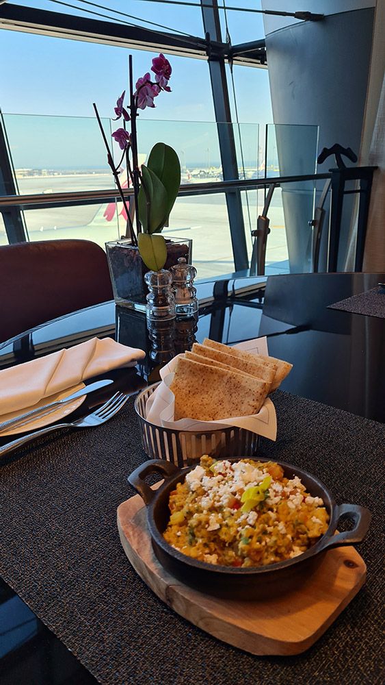 Shakshuka im Restaurant in der Al Safwa First Lounge in Doha