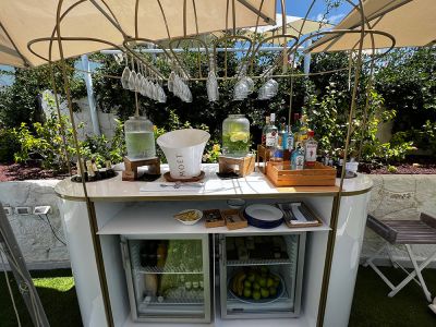 Bar- & Snack-Station am Haupt-Pool unten