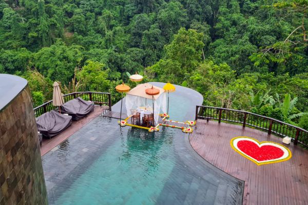 Infinitypool im Hanging Gardens of Bali