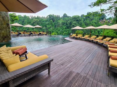 Poolarea im Hanging Gardens of Bali