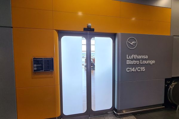 Lufthansa Bistro Lounge C14/C15 Eingang