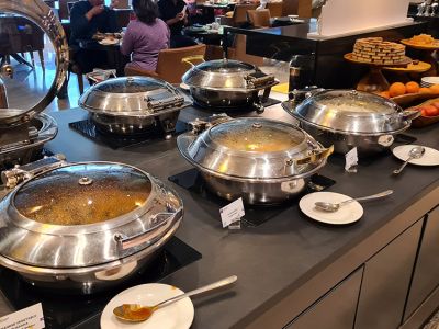 ahlan First Class Lounge Dubai Buffet