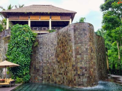 Unterer Infinitypool im Hanging Gardens of Bali