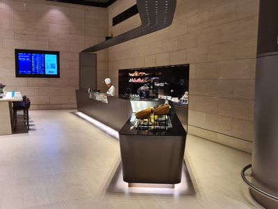 Snack Bar in der Al Safwa First Lounge in Doha