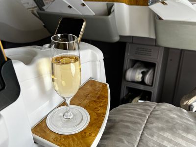 Emirates Business Class Boeing 777 - Ablage