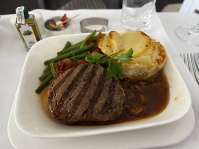 Emirates Business Class Boeing 777 - Rinderfilet