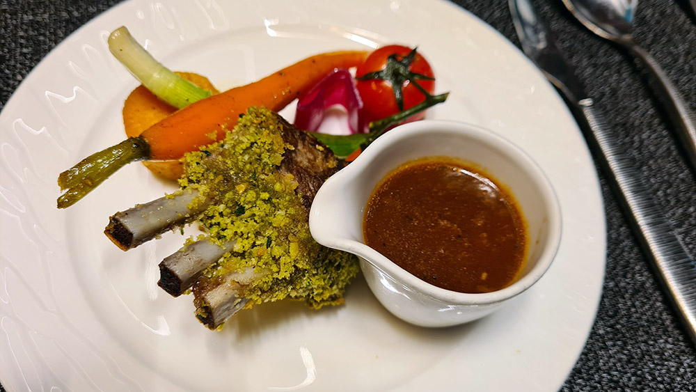 Lamm im Restaurant in der Al Safwa First Lounge in Doha