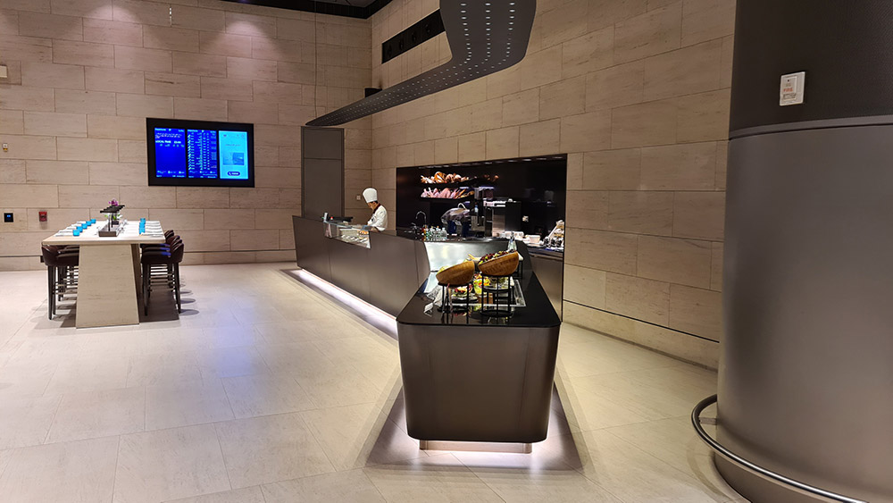 Snack Bar in der Al Safwa First Lounge in Doha