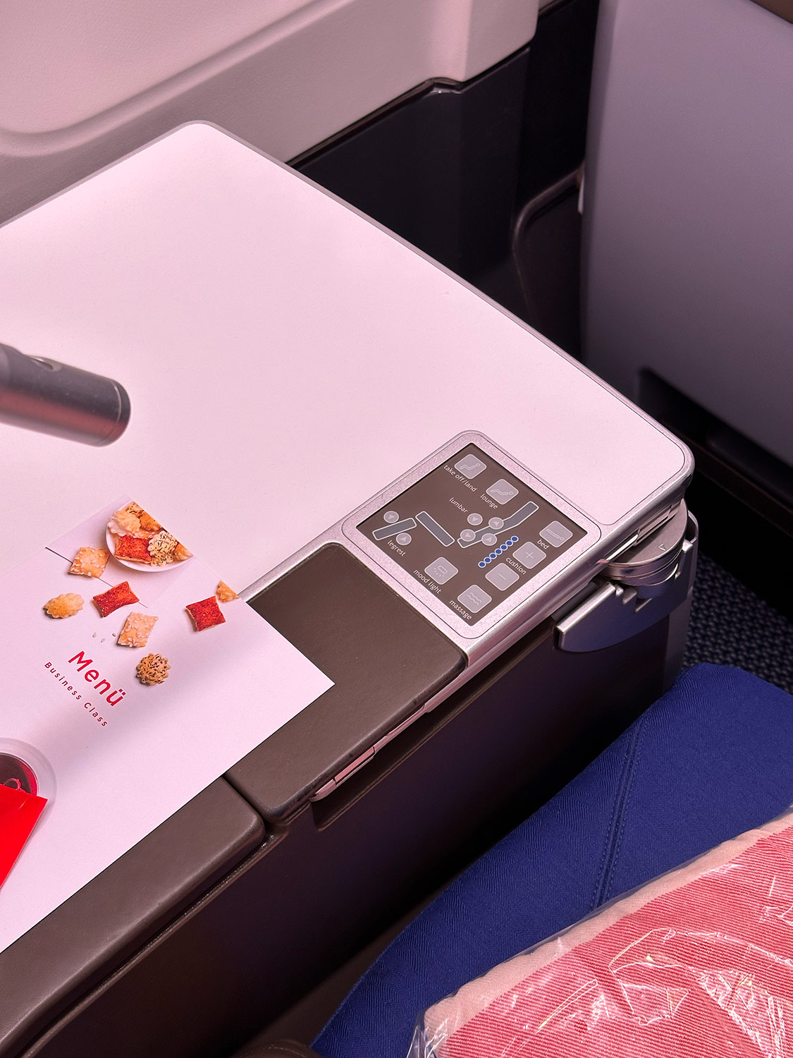 Edelweiss Business Class - Sitzeinstellungen mit Massagefunktion