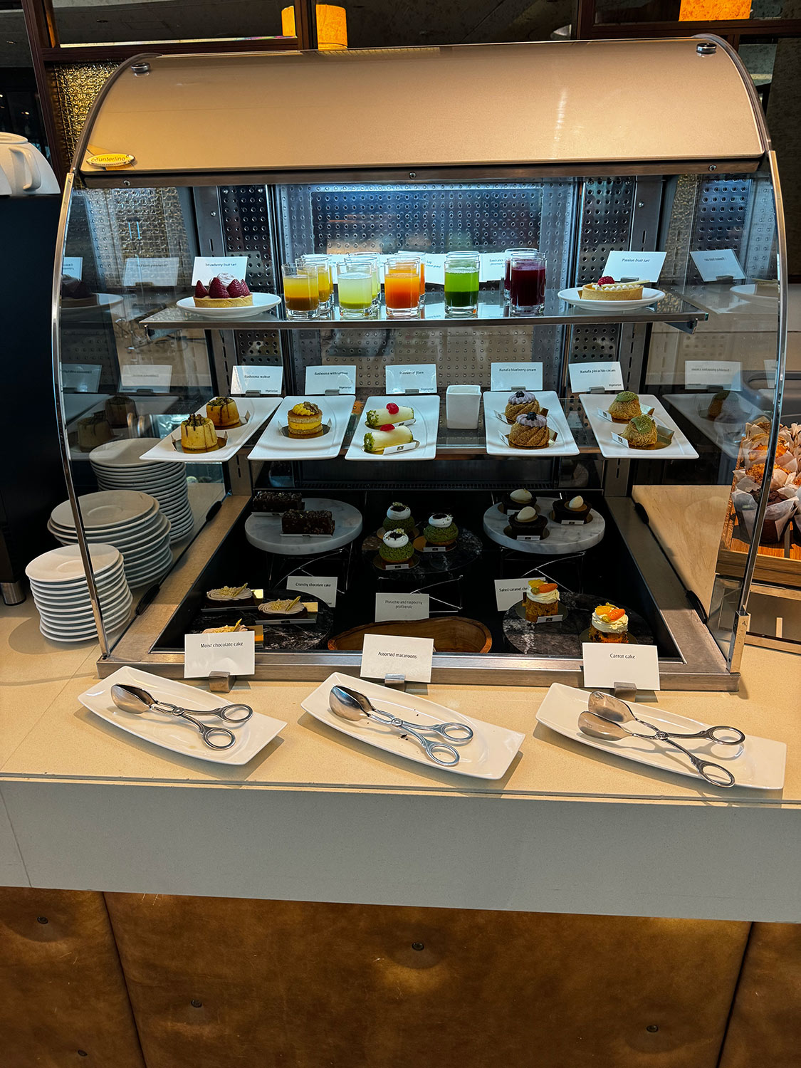 Emirates First Class Lounge in Dubai - Kuchen