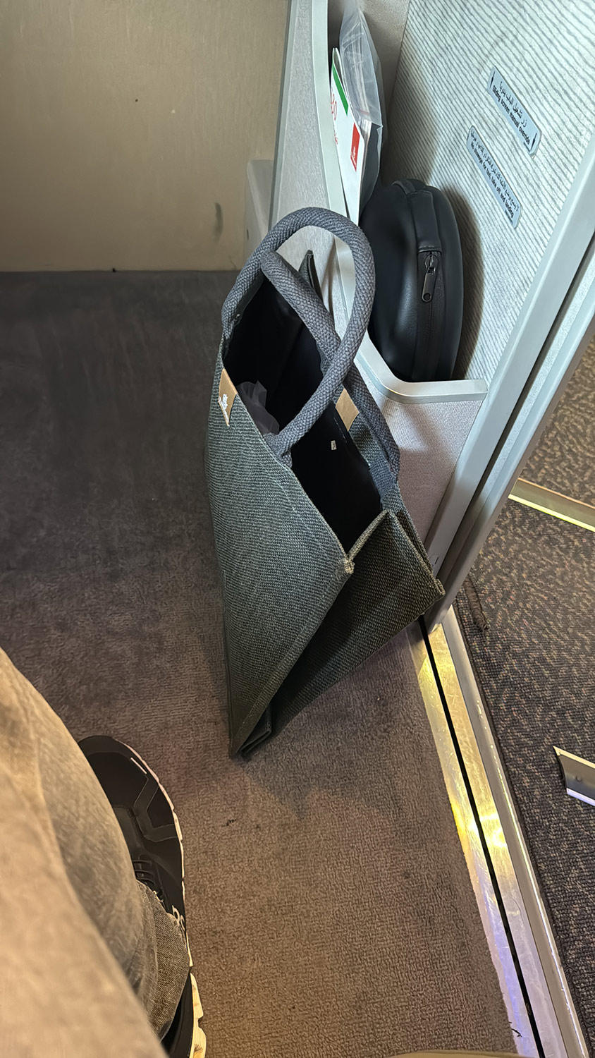 Emirates First Class - Pyjama in Tragetasche