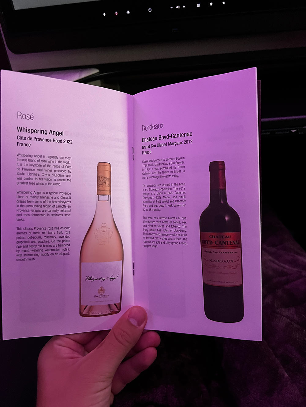 Qatar Airways Business Class Qsuite - Rosé und Rotwein