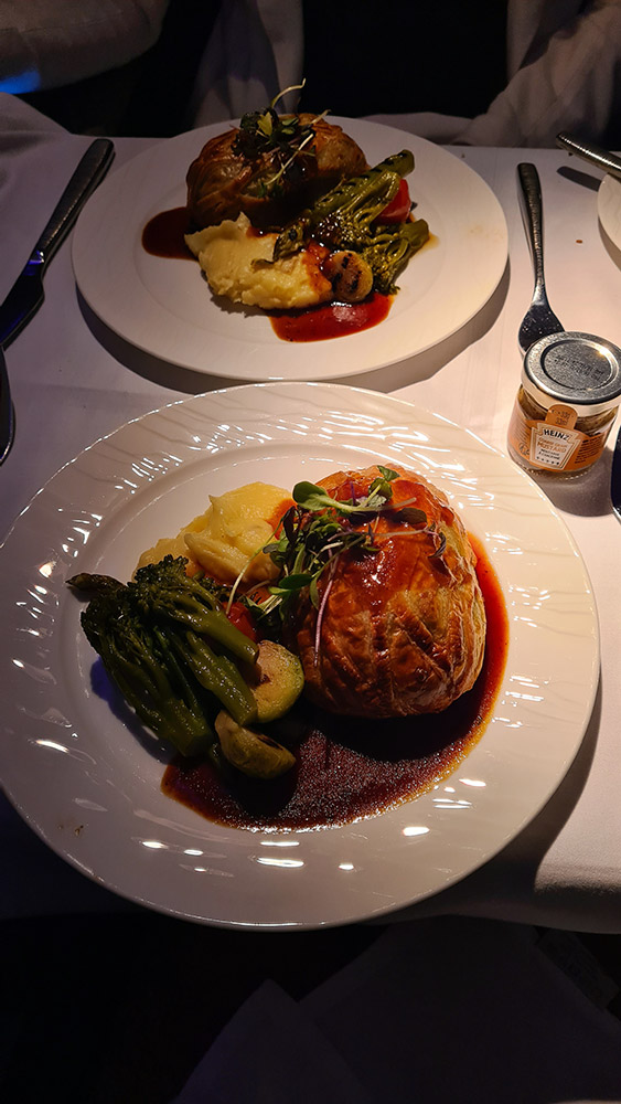 Beef Wellington als Hauptgericht in der Qatar Airways First Class