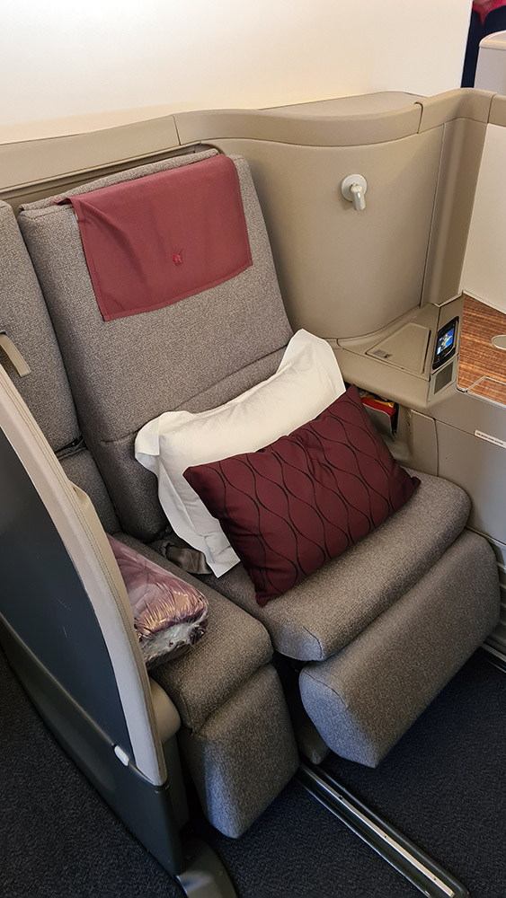 Sehr breiter Sitzplatz in der Qatar Airways First Class