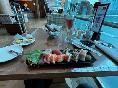 Emirates First Class Lounge in Dubai - Essen