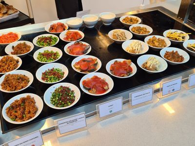 Essen in der Sala VIP Lounge Mediterráneo Mallorca