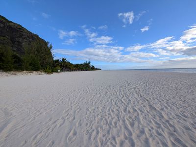 Strand südlich vom Hotel