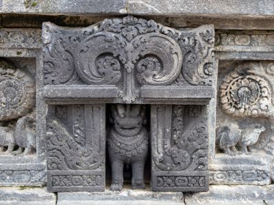 Figur in Vulkangestein