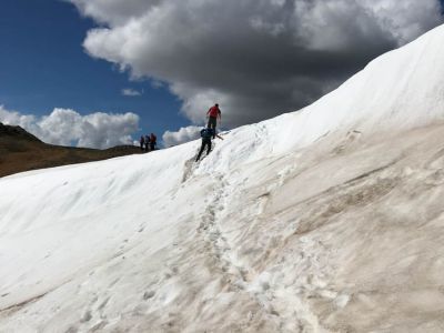Schneefeld am Eielson Visitor Center
